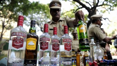 शराब तस्करी का बड़ा मामला आया सामने, तीन युवको की हुई ​गिरफ्तारी