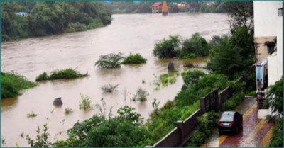 Maharashtra: 6,000 passengers stranded as heavy rains flooded several areas, train services affected