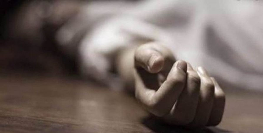 Karnataka: Man feeds poison to wife and daughter, later committed suicide