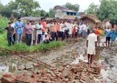 भारी बारिश के बीच निर्माणाधीन मकान की दीवार गिरी, दबने से दो बच्चों की मौत