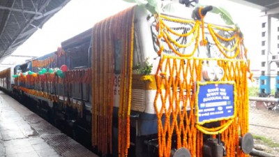 भारत-बांग्लादेश के बीच चलेगी ये नई ट्रेन, रेल मंत्री अश्विनी वैष्णव ने दिखाई हरी झंडी