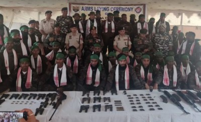 असम: 39 उग्रवादियों ने छोड़ा हिंसा का रास्ता, पुलिस के सामने डाले हथियार