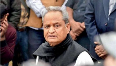 Why did CM Ashok Gehlot throw a mic at the collector? People are surprised to see the video