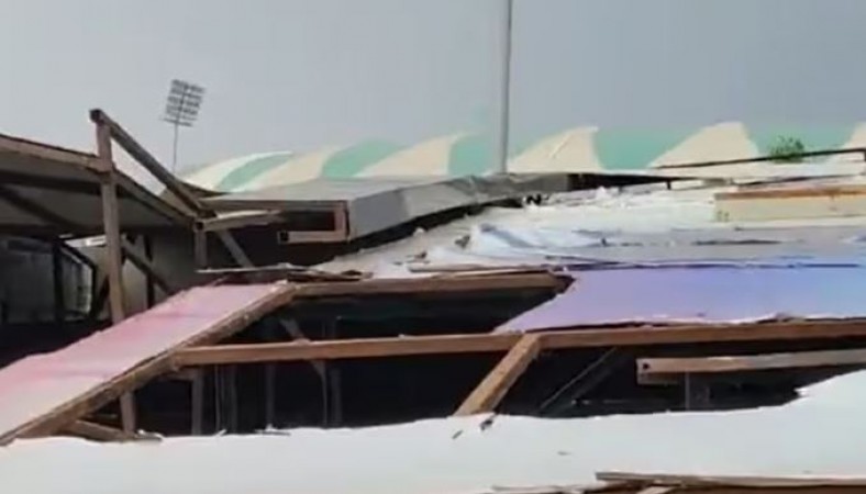 Lucknow: Huge board of Ekana Stadium fell due to strong storm, one person buried under