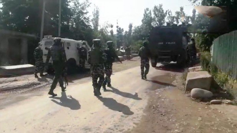 जम्मू कश्मीर: सुरक्षाबलों को बड़ी सफलता, दो आतंकी ढेर, एनकाउंटर जारी