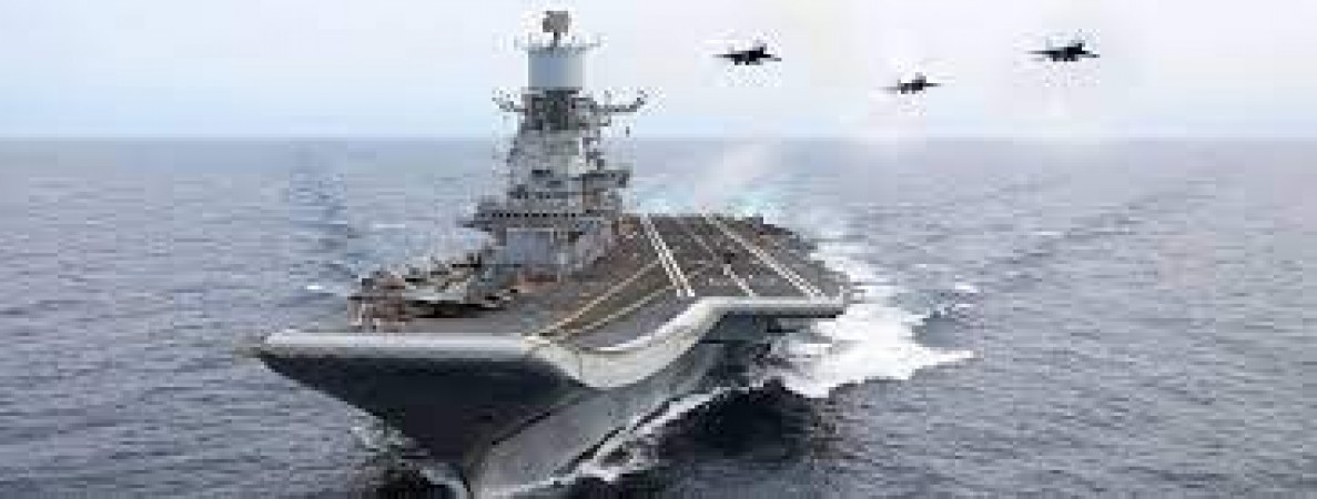 दुनिया ने देखा इंडियन नेवी का दम, 35 फाइटर जेट्स के साथ अरब सागर में गरजी नौसेना