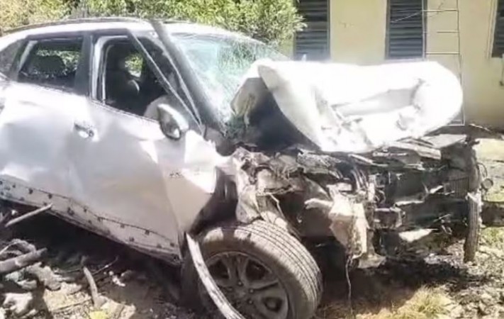 पेड़ से जा भिड़ी SUV, 2 दोस्तों की हुई दर्दनाक मौत