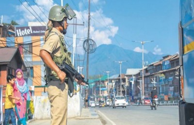 जम्मू कश्मीर: सुरक्षाबलों पर आतंकियों ने फिर किया हमला, घाटी में सर्च ऑपरेशन जारी
