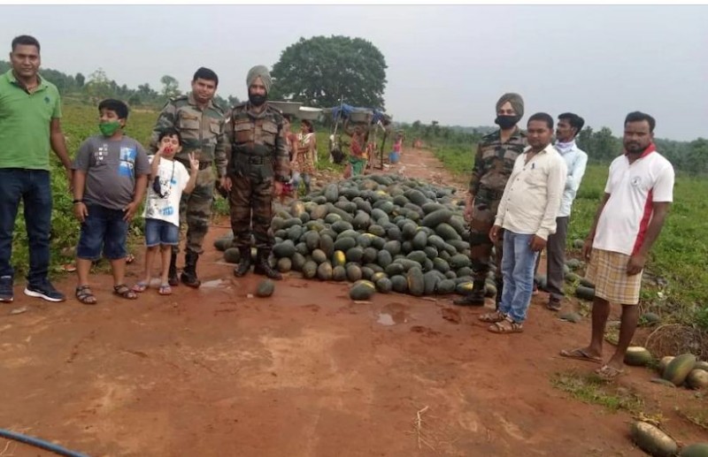 Sikh Regiment buy 5 tonnes of watermelons to help farmers during Corona period