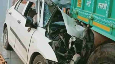दर्दनाक हादसा: यमुना एक्सप्रेस-वे पर खड़े ट्रक में घुसी कार, 3 लोगों की मौके पर हुई मौत