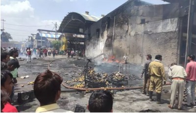 इंदौर: चोइथराम मंडी में भड़की भीषण आग, लाखों का माल जलकर ख़ाक, Video