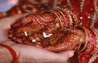 बेंगलुरु में हुआ ऐसा विवाह जिसमे परिजनों ने दिया ऑनलाइन आशीर्वाद
