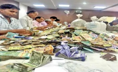 खजराना मंदिर के दान पात्र की राशि गणना में 40 पात्रों से निकले 1.81 लाख रुपए की राशि