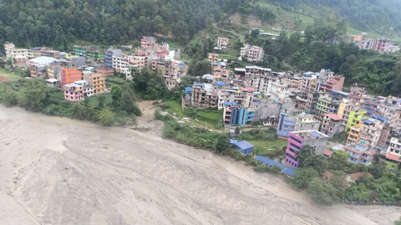 VIDEO: नेपाल में अचानक आई बाढ़ ने ली 16 लोगों की जान, 22 अब भी है लापता
