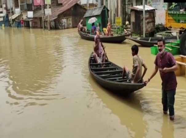 Heavy rainfall in Ghatal West Midnapore west bengal, water logging inside houses