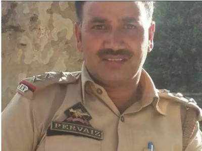 जम्मू-कश्मीर में आतंकी हमला, नमाज़ पढ़कर वापस लौट रहे पुलिस इंस्पेक्टर शहीद