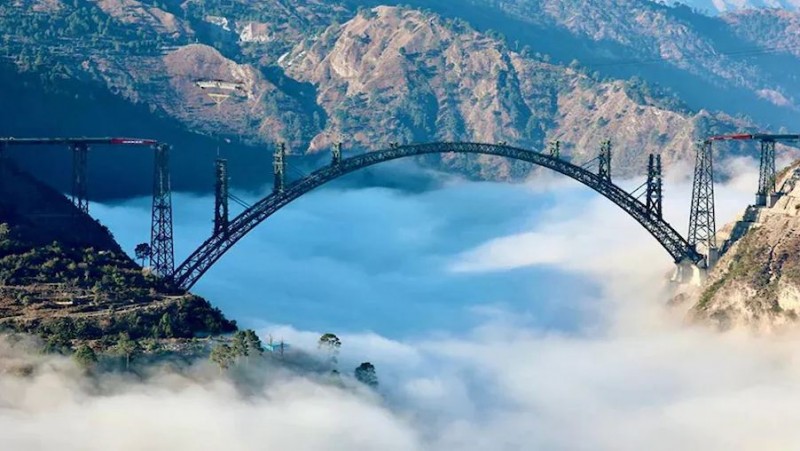 The world's tallest bridge is just about to be ready... know what is the specialty of this bridge being built on Chenab