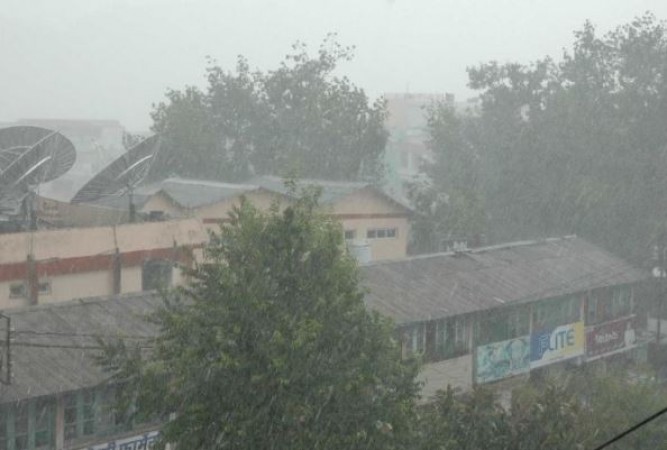 उत्तराखंड में अगले 48 घंटों में कई जगह भारी बारिश होने की आशंका
