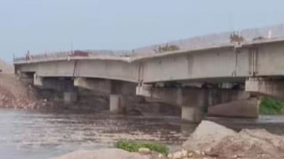 बिहार: 1500 करोड़ में बन रहा पुल धंसा! इसी महीने गंगा में समा गया था 1700 करोड़ में बना ब्रिज