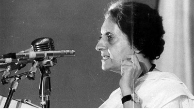 आखिर इंदिरा गांधी के 'इमरजेंसी' लगाने के पीछे कारण क्या था ? खुशवंत सिंह की किताब में है हर सवाल का जवाब