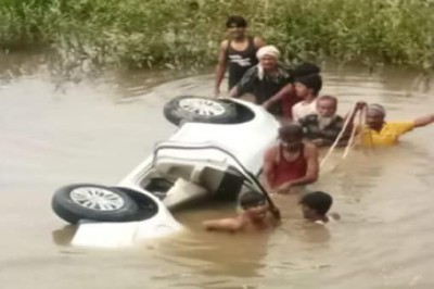 बलरामपुर में दर्दनाक हादसा, पानी से भरे गड्ढे में गिरी कार, एक ही परिवार के 6 की मौत
