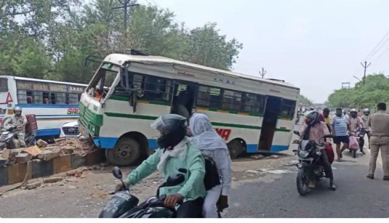 कानपुर: अनियंत्रित होकर डिवाइडर पर चढ़ गई तेज रफ़्तार बस, फिर पलटी..., आधा दर्जन यात्री घायल