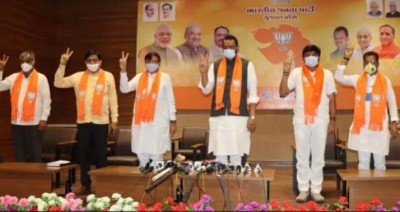 Big shock to Gujarat Congress, five former MLAs joins BJP