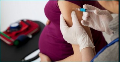 गर्भवती महिलाओं के लिए पूरी तरफ सुरक्षित है कोरोना वैक्सीन, जारी हुईं नयी गाइडलाइंस