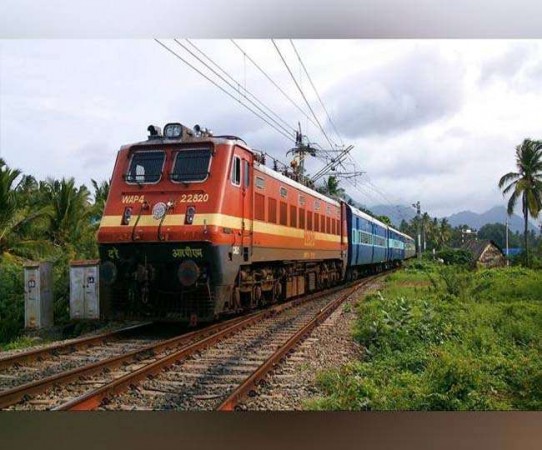 प्रवासियों के लिए चलेंगी स्पेशल ट्रेन, रेलवे ने की यह ख़ास अपील