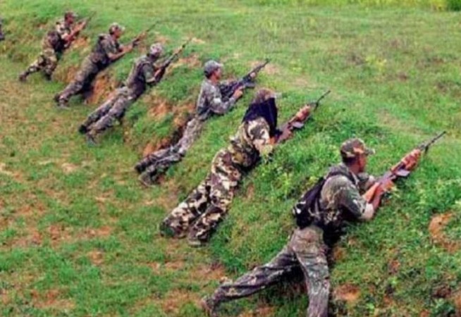 Police-Naxalite encounter continue for 12 hours in Chhattisgarh, commandos sent by helicopter