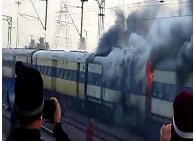 Train full of passengers caught fire, chaos