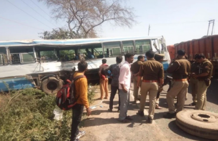 दर्दनाक हादसा: अनियंत्रित बस रोडवेज से टकराई, 3 यात्रियों की हुई मौत