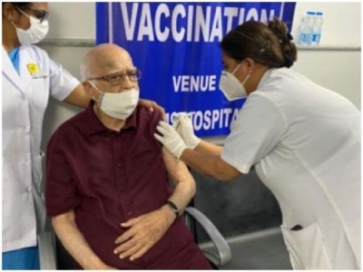 लालकृष्ण आडवाणी ने ली कोरोना वैक्सीन की पहली खुराक, दिल्ली AIIMS में लगवाया टीका