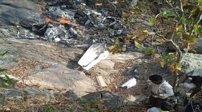 VIDEO! बालाघाट में क्रैश हुआ ट्रेनर चार्टर प्‍लेन, दो पायलट की मौत