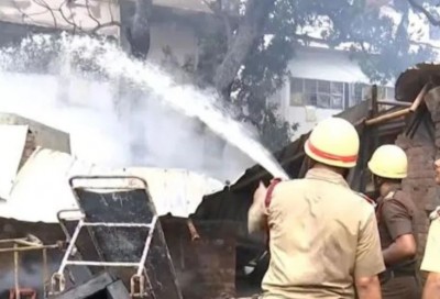 कोलकाता में फिल्म स्टूडियो में भड़की भीषण आग, लाखों का सामान जलकर ख़ाक