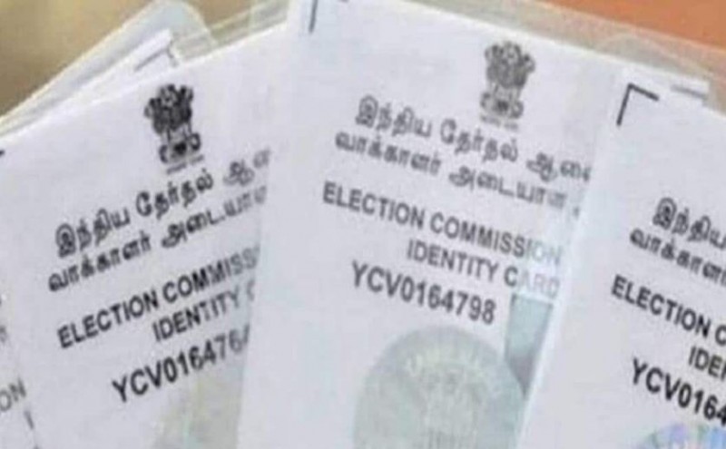 केरल चुनाव: एक ही आदमी के बना डाले 5 वोटर कार्ड, चुनाव अधिकारी निलंबित