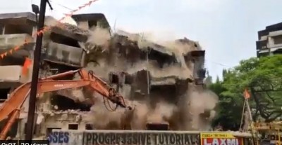 Suddenly the building collapsed, see this horrifying VIDEO