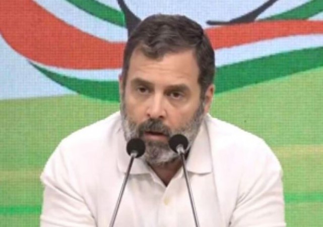 Rahul Gandhi insulted 'journalist' at a press conference?