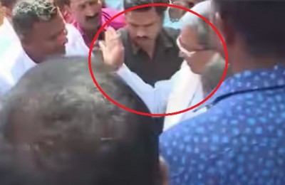 Congress leader Siddaramaiah slaps his own supporter in front of crowd, video goes viral
