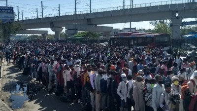 लॉकडाउन: दिल्ली यूपी बॉर्डर पर बढ़ाई गई सुरक्षा, अफवाह के चलते जमा हो गए थे हज़ारों लोग