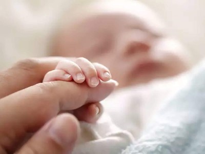 Corona virus infected woman gives birth to daughter in Indore