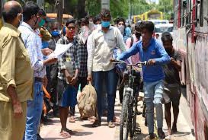 ప్రయాగ్రాజ్‌లో చిక్కుకున్న 100 మందికి పైగా విద్యార్థులను మధ్యప్రదేశ్‌కు పంపారు