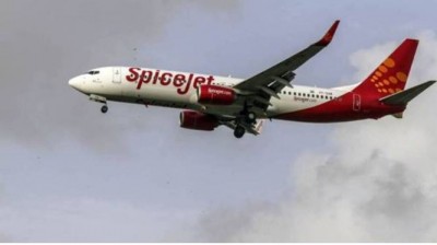 तूफ़ान में उलझ गया मुंबई से दुर्गापुर जा रहा Spicejet का विमान, कई यात्री हुई घायल