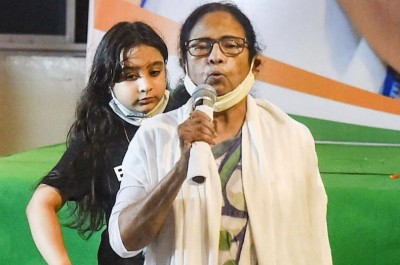 Mamata Banerjee to hold meeting with MLAs today after TMC's victory