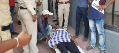 Outside Ratlam Medical College a patient succumbed painfully