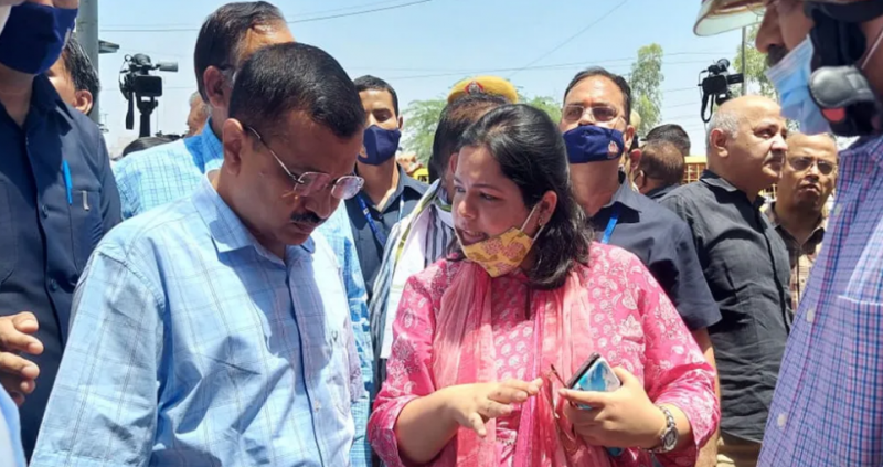 CM Kejriwal arrives in Mundka, announces Rs 10 lakh to the kin of the deceased