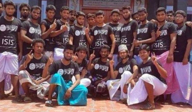 केरल में युवाओं ने पहनी आतंकी संगठन ISIS के नाम वाली टी शर्ट, जानिए वायरल पोस्ट की सच्चाई