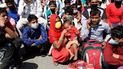 Anger of migrant laborers erupts in Rajkot, SP injured