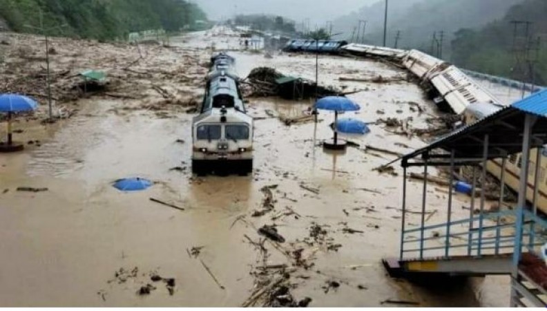 Assam in the grip of severe floods, more than a thousand passengers trapped in the train.
