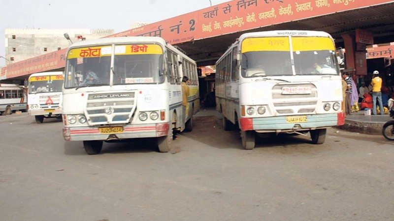 Congress sends 500 buses filled with labours, Yogi government did not let them enter the state